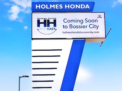 Holmes Honda pylon sign supported by National Signs, a pylon sign company in Houston, TX