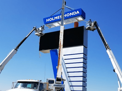 Sign installation company, National Signs, installing a pylon sign for Holmes Honda.