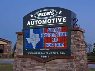 Monument digital sign for Webb’s Automotive in Texas.
