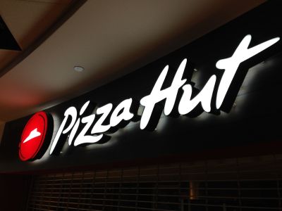 LED channel letters by National Signs for Pizza Hut storefront.